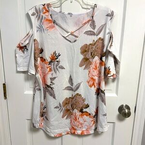 Women’s short sleeve cold shoulder top